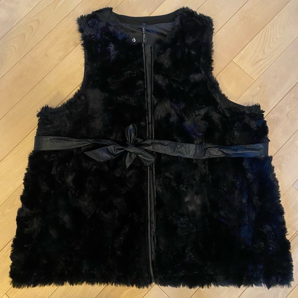 Faux Fur Open Vest with Faux Leather Detailing - Picture 1 of 7